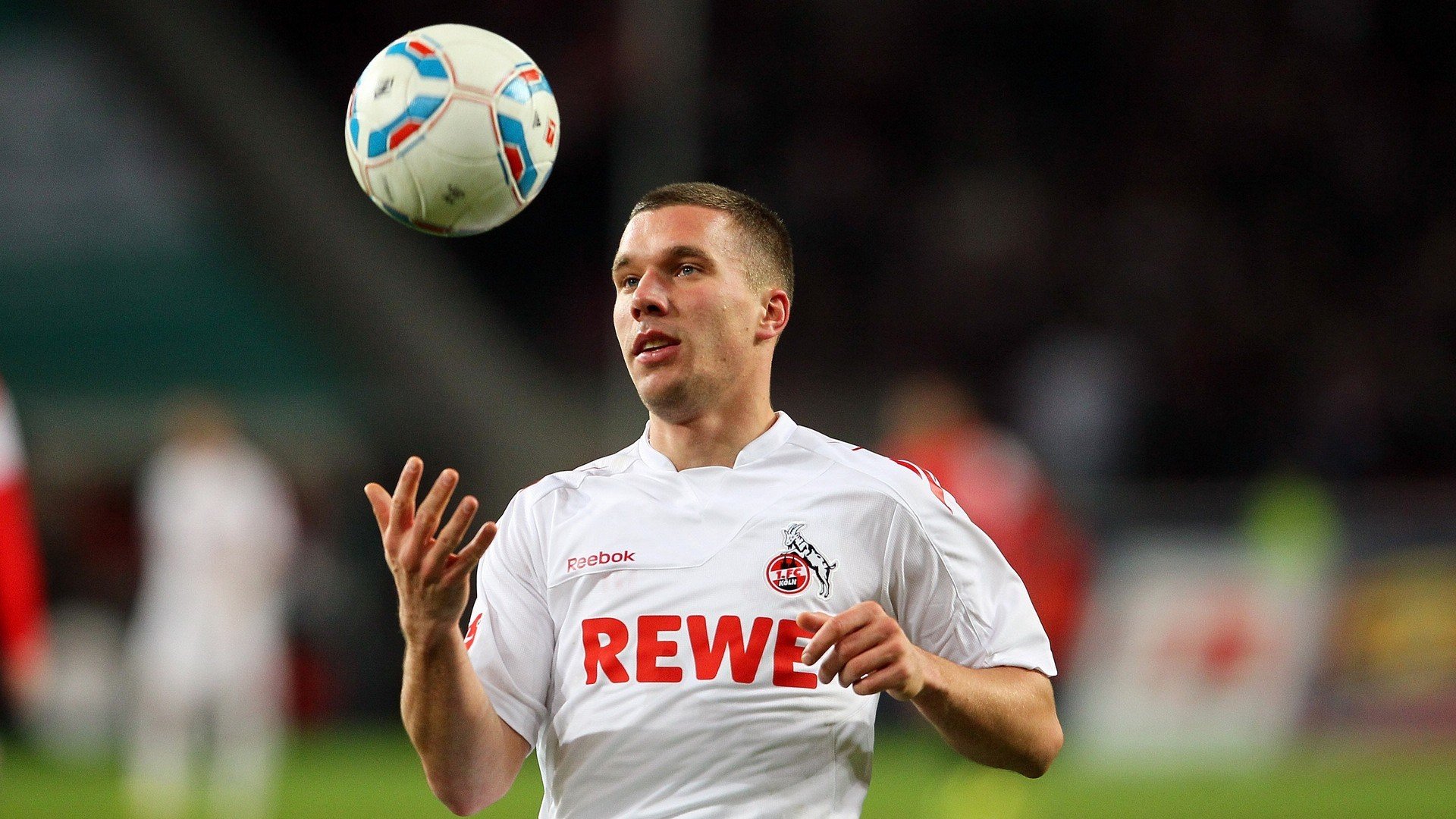 跨界传奇，当灰熊斩落掘金，东契奇在英超赛场接管争冠之战