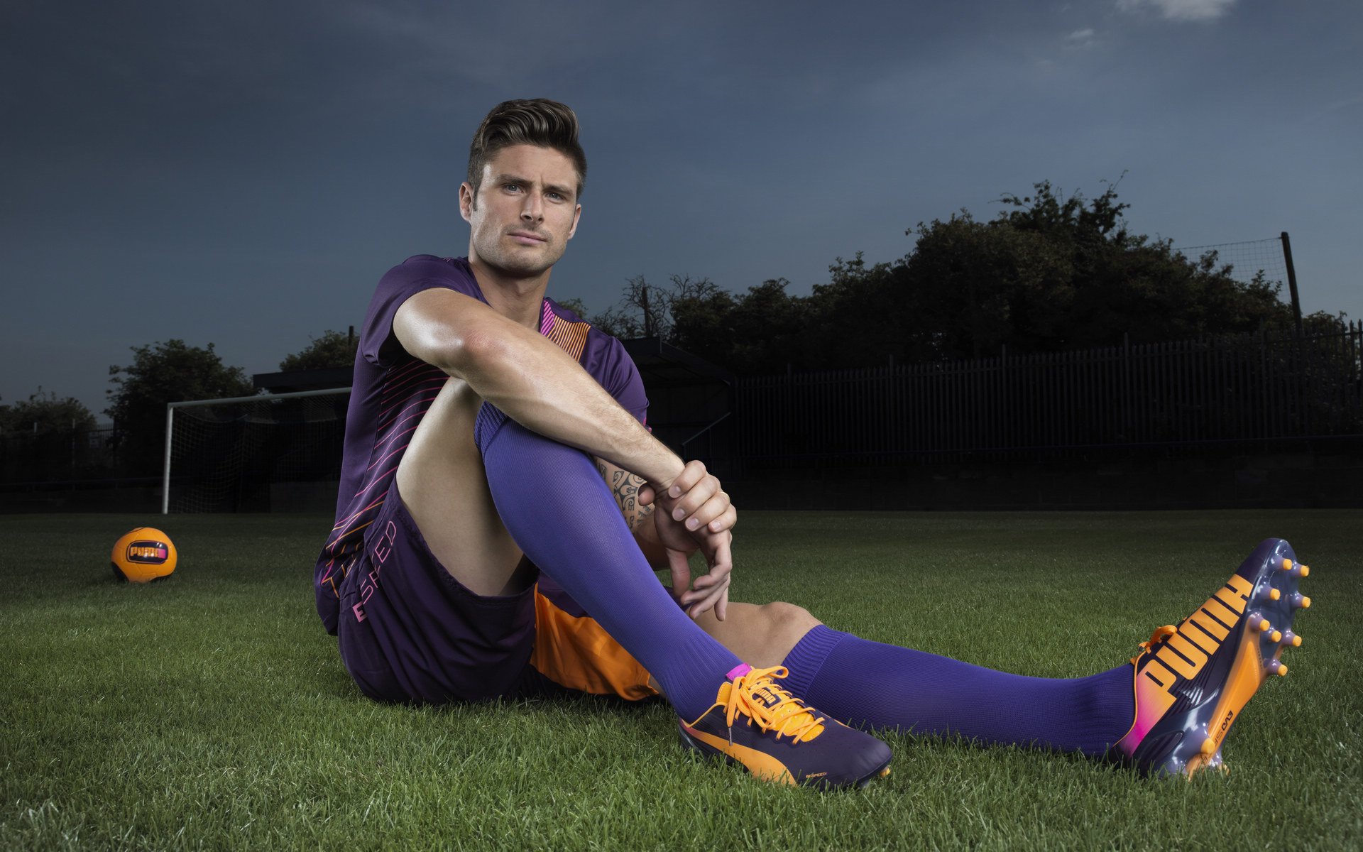 赛道新秩序，塞恩斯创纪录领跑，雷诺完胜红牛二队