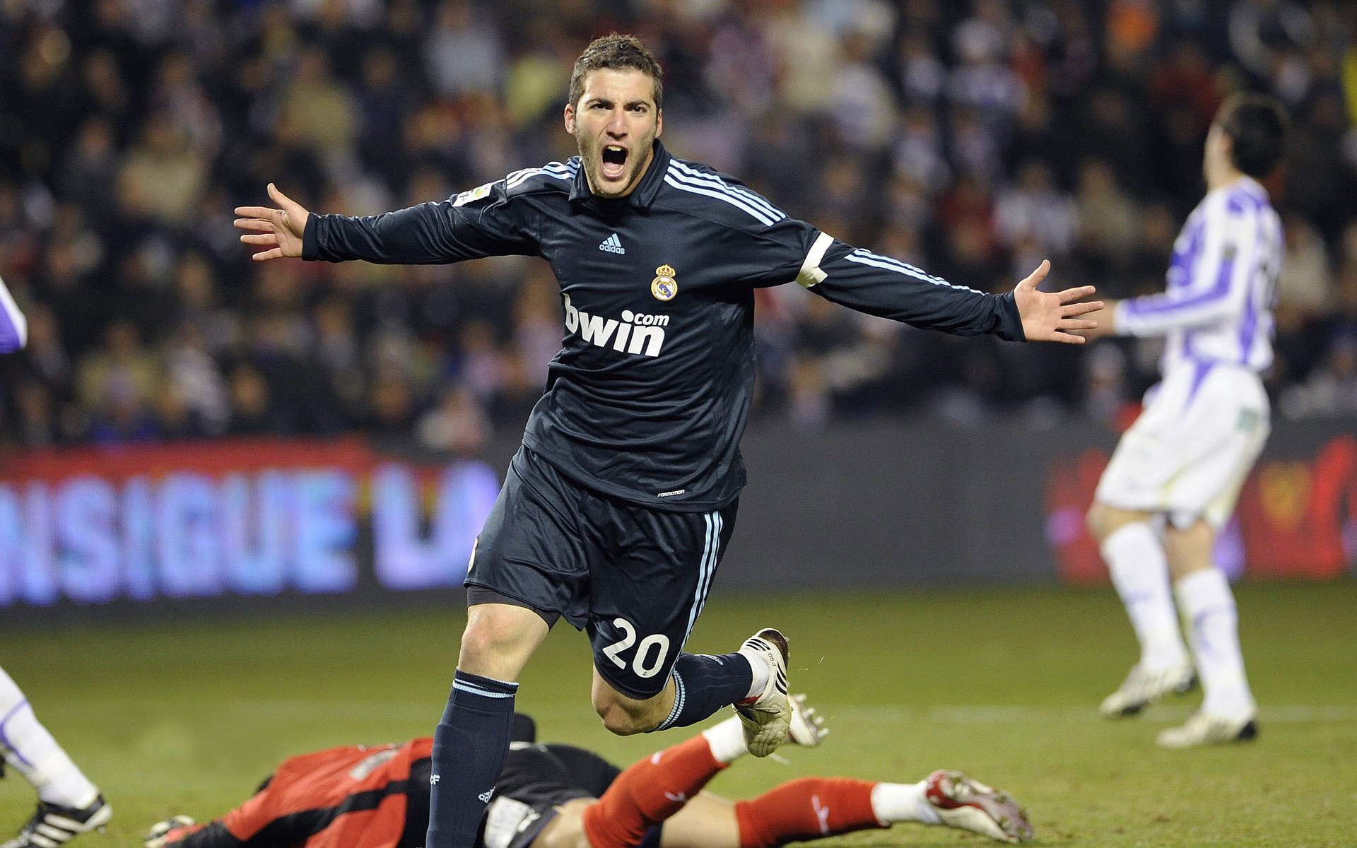 红色风暴，当勒克莱尔用一场完美逆转，为跃马写下不朽诗篇